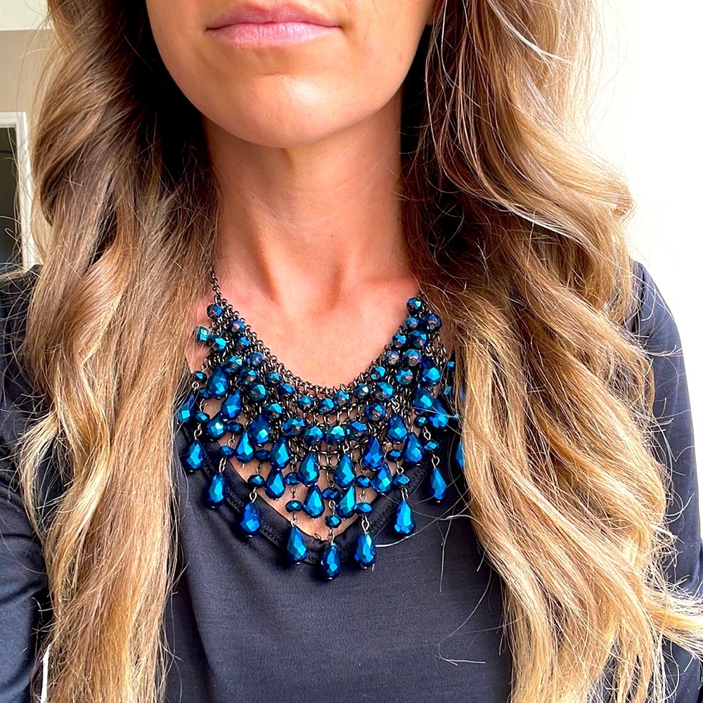 NORDSTROM | BLUE CRYSTAL NECKLACE | EUC